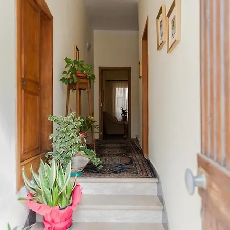 לינה וארוחת בוקר La Casa Antica 3*