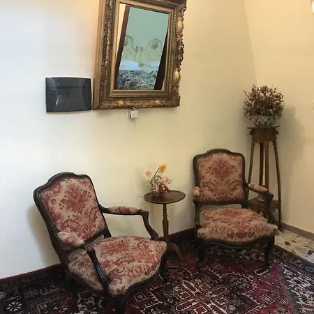 La Casa Antica מקומר