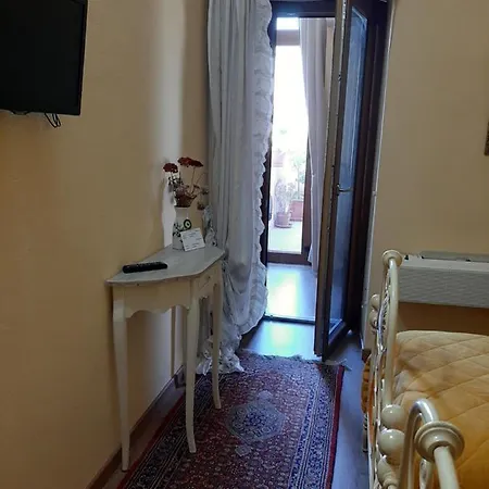Alojamento de Acomodação e Pequeno-almoço La Casa Antica 3*